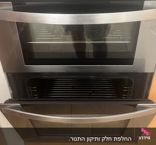 תנור אפייה עם כפתורים ותצוגה דיגיטלית